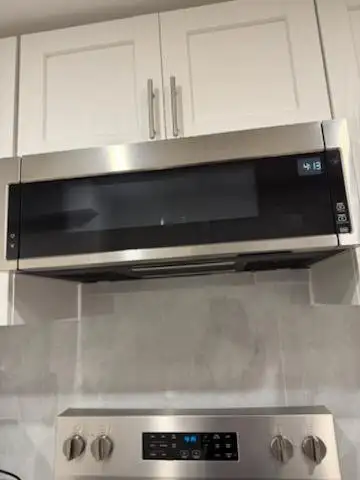 PREMIUM STAINLESS STEEL APPLIANCE PACKAGE – LIKE NEW! - Photo 8