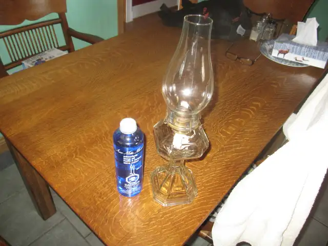 16'TALL ANTIQUE PEDESTAL OIL LAMP NEW WICK AND COMES WITH OIL