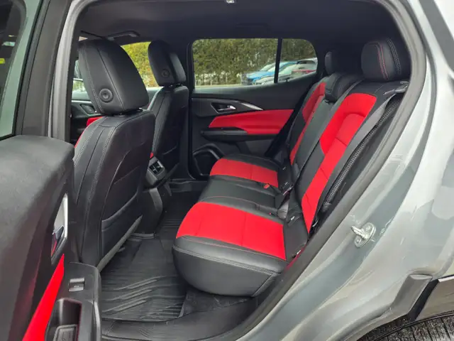 2025 Chevrolet Equinox EV RS - Photo 11