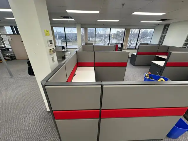 Durable and Modern Teknion Refresh Workstation Cubicles! - Photo 2