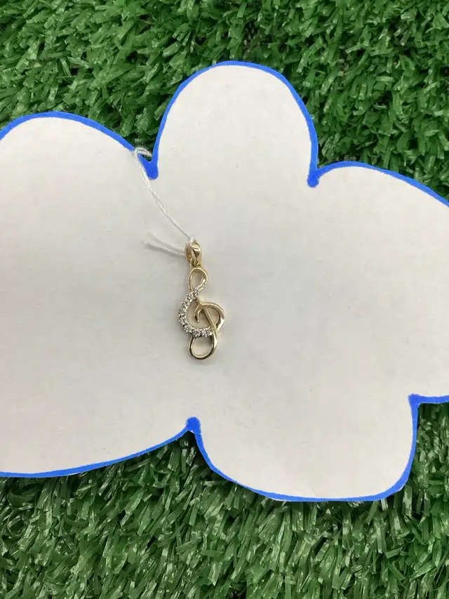 breloque en or clé de sol