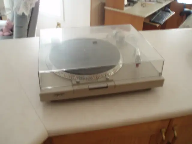 SONY TURNTABLE  ( HIGH QUALITY )  EXCELLENT CONDITION - Photo 2