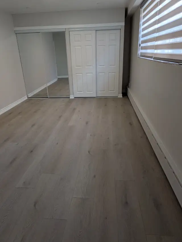 Bachelor Minutes to TTC/CRoss Town/Kennedy - Free Wifi - Photo 2