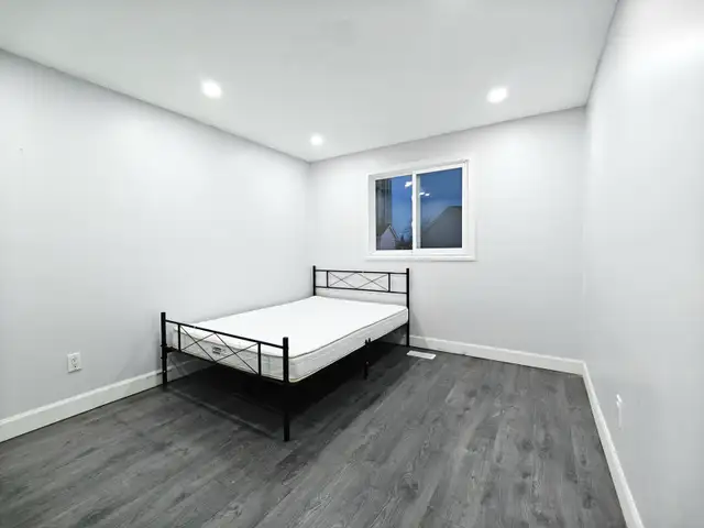 Room for rent near Square One Mississauga UTM Sheridan College - Photo 2