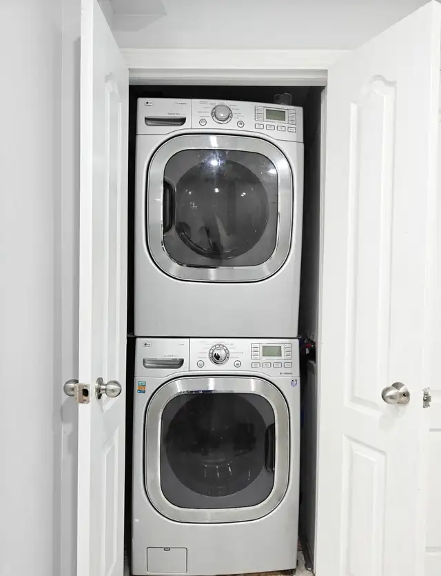 Room for rent near Square One Mississauga UTM Sheridan College - Photo 6