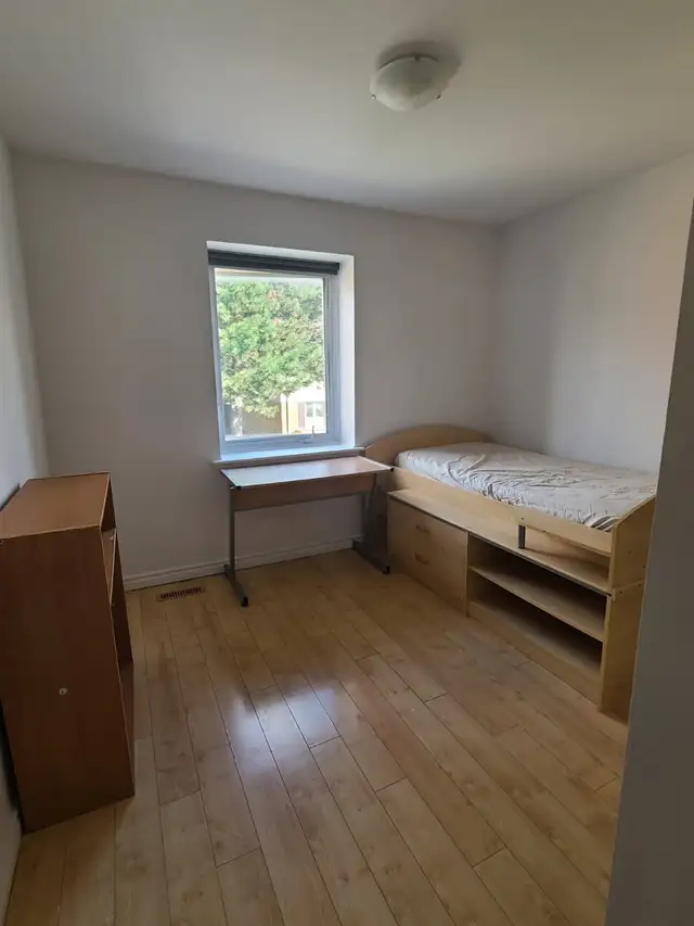 @ Scarborough Finch / Birchmount New Room 2nd floor To Rent! - Photo 4