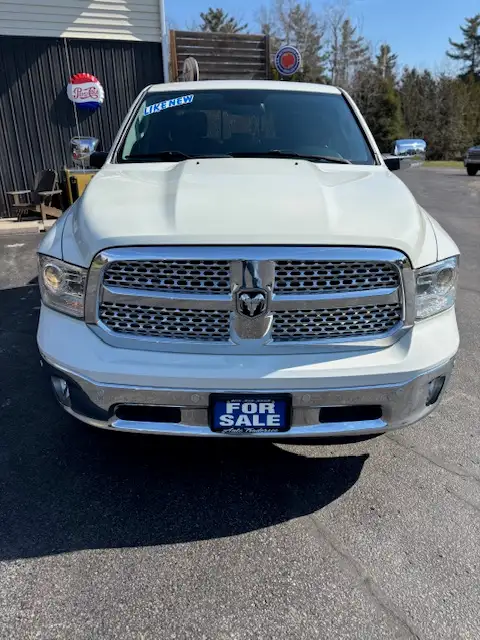 2017 RAM 1500 LARAMIE  ONE OWNER  CLEAN CARFAX - Photo 2