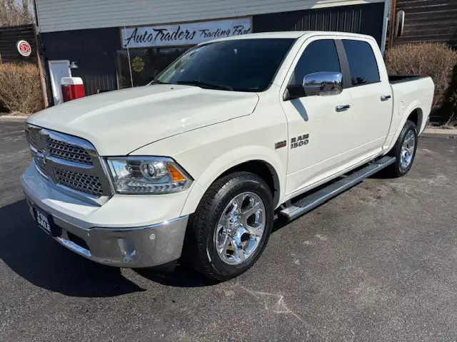 2017 RAM 1500 LARAMIE  ONE OWNER  CLEAN CARFAX - Photo 4