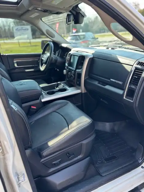 2017 RAM 1500 LARAMIE  ONE OWNER  CLEAN CARFAX - Photo 9