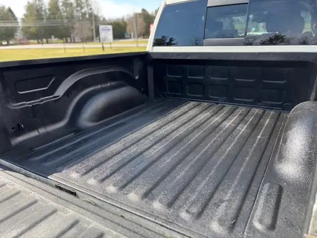 2017 RAM 1500 LARAMIE  ONE OWNER  CLEAN CARFAX - Photo 12