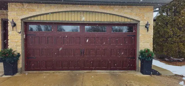 Garage Door Sales and Service 204-996-9600