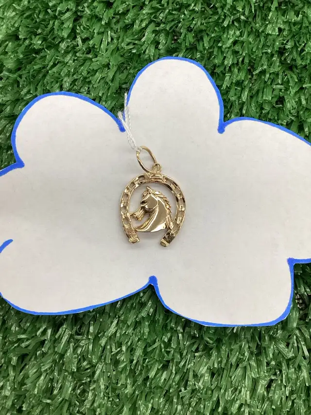 breloque en or fer à cheval