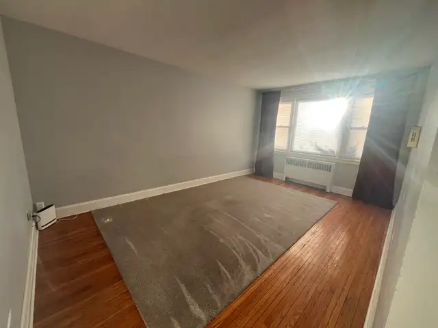 Bright, spacious main floor 2 bedroom unit in great neighborhood - Photo 6