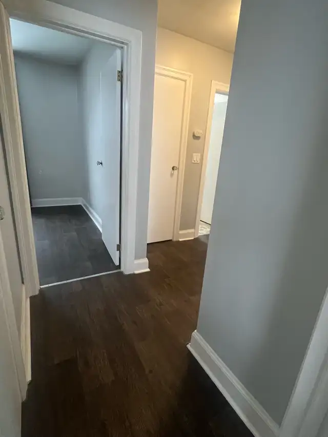 Bright, spacious main floor 2 bedroom unit in great neighborhood - Photo 8