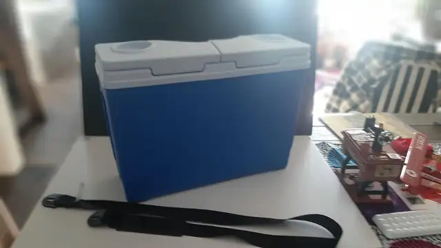 RUBBERMAID SLIM COOLER EXCELLENT SHAPE! - Photo 3