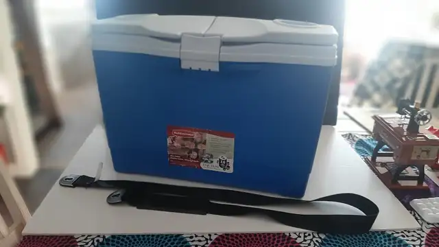 RUBBERMAID SLIM COOLER EXCELLENT SHAPE! - Photo 4