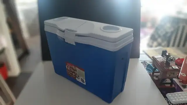 RUBBERMAID SLIM COOLER EXCELLENT SHAPE! - Photo 6