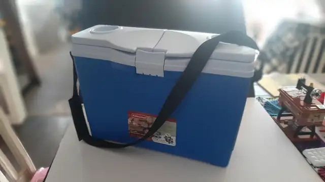 RUBBERMAID SLIM COOLER EXCELLENT SHAPE! - Photo 9