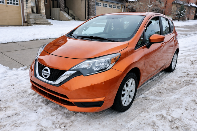 2017 Nissan Versa Note SV 1.6 low96k km GR8 on gas civic corolla - Photo 3