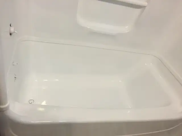 bathtub refinishing tiles resurfacing bathtub reglaze tub repair - Photo 5