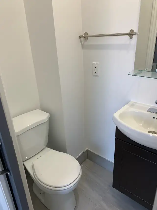 Room for Rent | 552 Lansdowne Ave - Photo 4