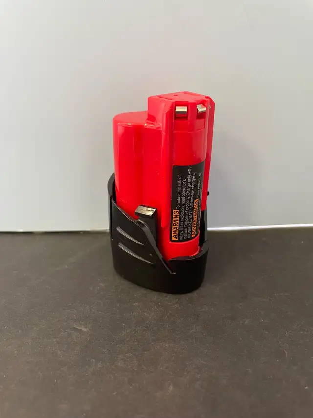 MILWAUKEE M12 2.0AH BATTERY - Photo 2