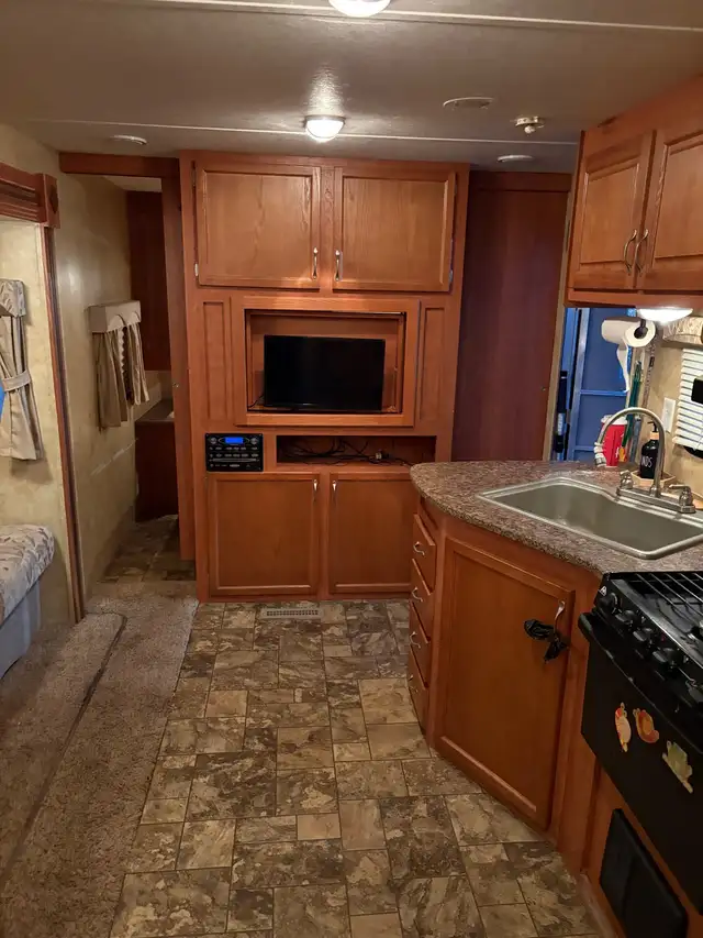 2011 starCraft 32.9ft travel trailer - Photo 7