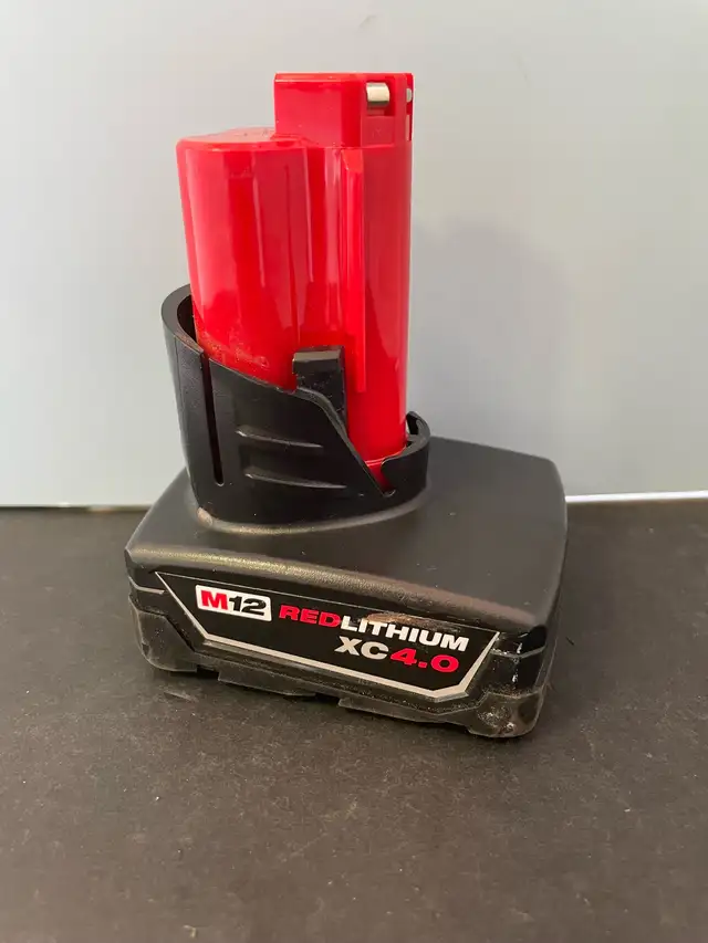 MILWAUKEE M12 XC 4.0AH BATTERY - Photo 2