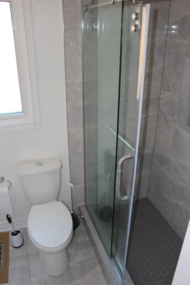 one private room first level for rent - Photo 2