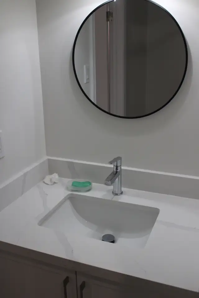 one private room first level for rent - Photo 3