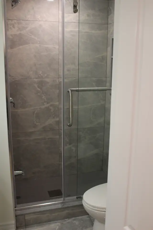 one private room first level for rent - Photo 4