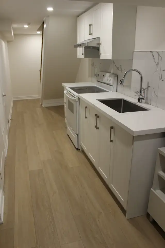 one private room first level for rent - Photo 5