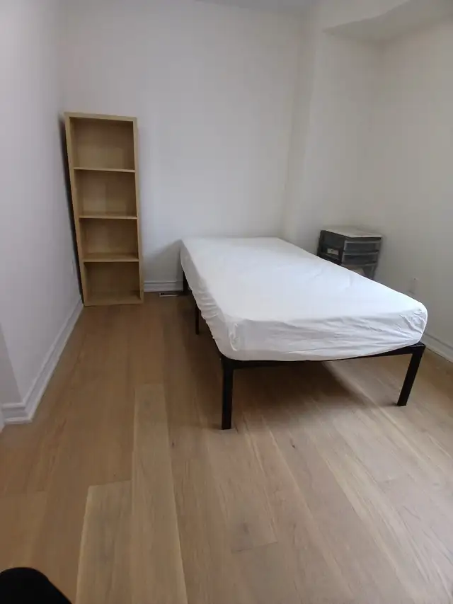 one private room first level for rent - Photo 6