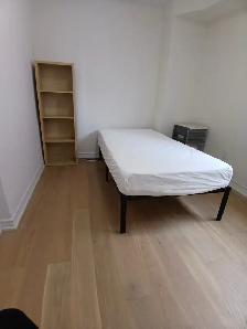 one private room first level for rent - Photo 6