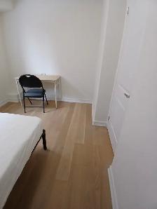 one private room first level for rent - Photo 7