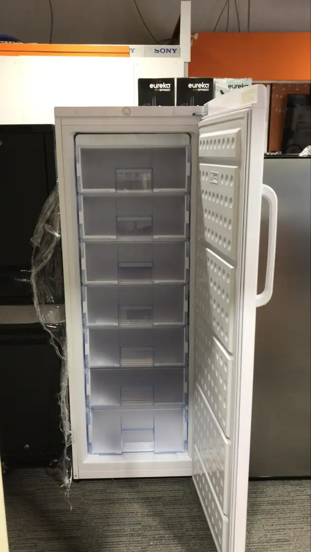 HAMILTON BEACH UPRIGHT FREEZER – GARAGE READY (WHITE) - Photo 2