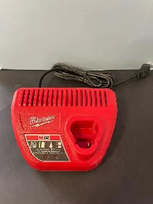 MILWAUKEE M12 CHARGER