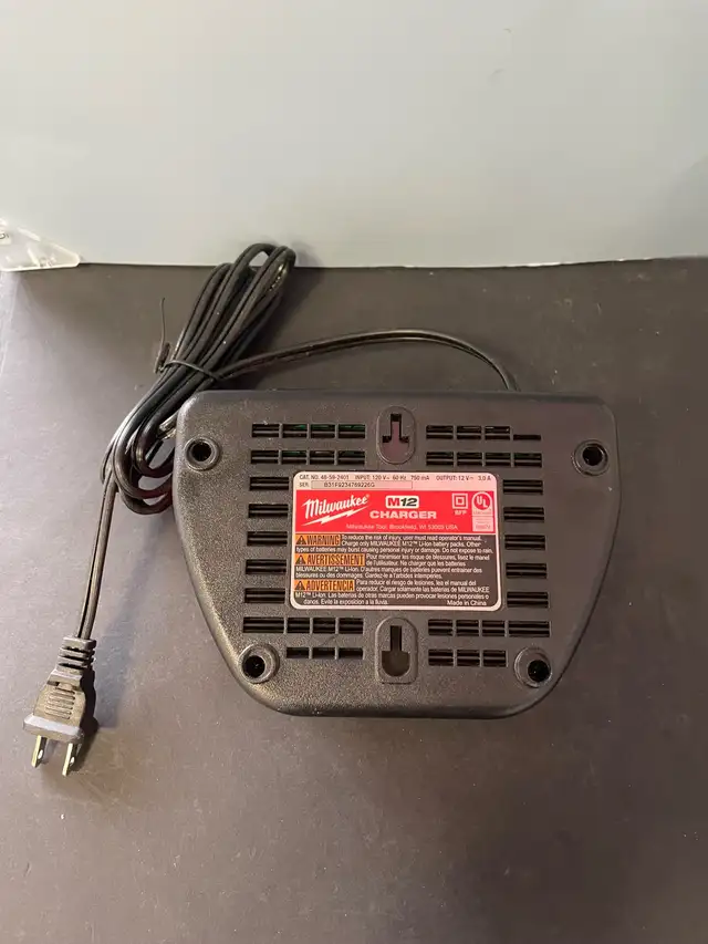 MILWAUKEE M12 CHARGER - Photo 2