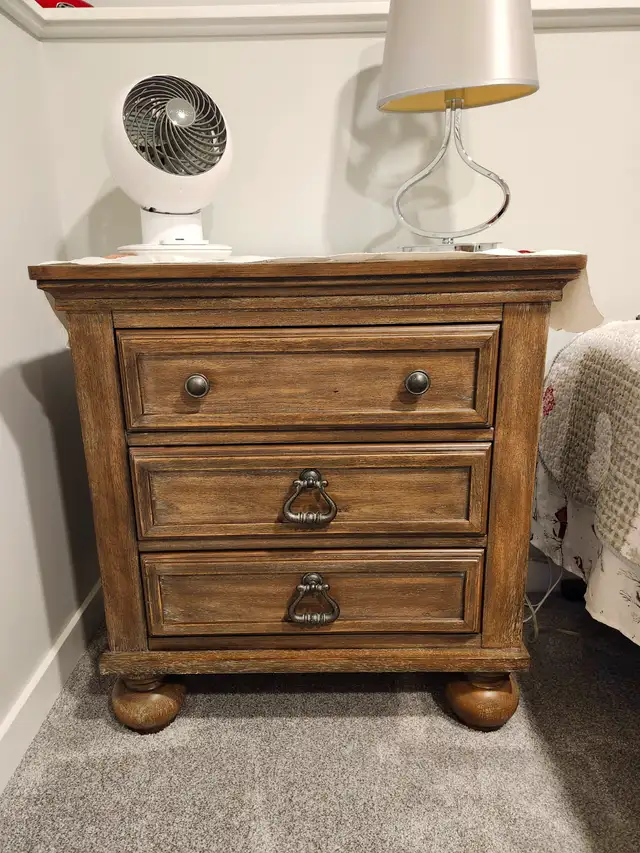 Ashley Chest Of Drawers & Nightstand - Photo 2