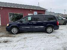 2016 Chrysler Town & Country Premium ONLY 151K