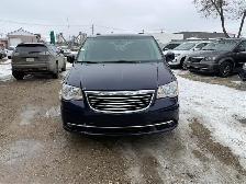 2016 Chrysler Town & Country Premium ONLY 151K - Photo 2