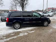 2016 Chrysler Town & Country Premium ONLY 151K - Photo 3