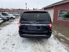 2016 Chrysler Town & Country Premium ONLY 151K - Photo 4