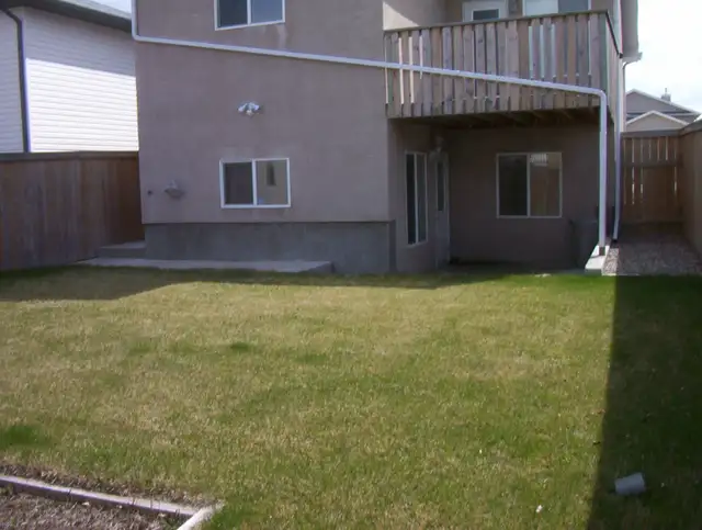 Charming 2 Bedroom Lower Level House for Rent - West Side - Photo 2