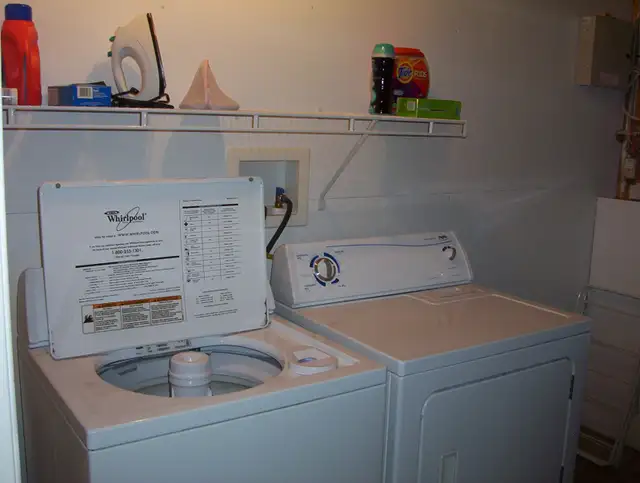 Charming 2 Bedroom Lower Level House for Rent - West Side - Photo 9