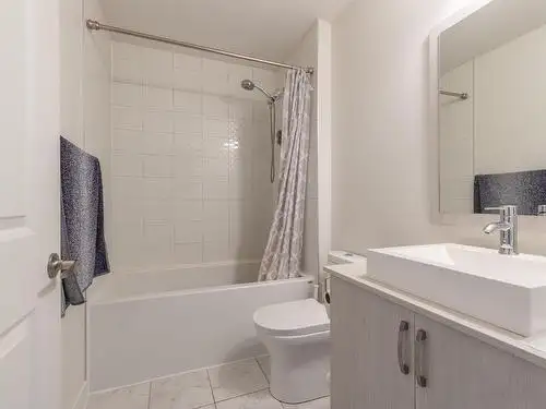 Studio for rent, 4-minute walk to Angrignon Metro   4 Appliances - Photo 7