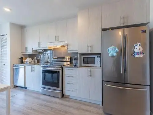 Studio for rent, 4-minute walk to Angrignon Metro   4 Appliances - Photo 9