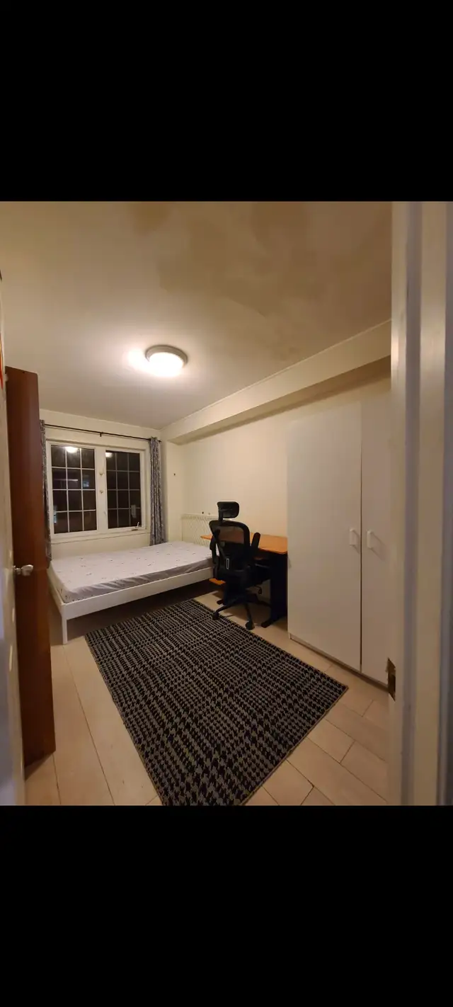 Rooms Minutes walk Finch west subway station,  York U campus - Photo 8