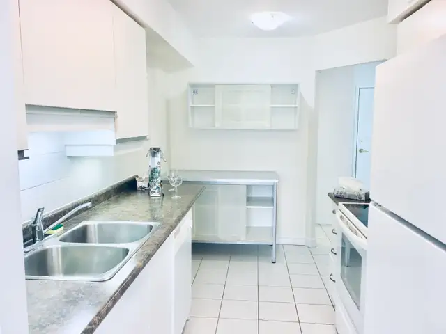MISSISSAUGA CITY CENTRE LARGE ALL-INCLUSIVE SUITE AVAILABLE NOW - Photo 14