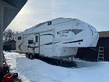 2011 Forest River 28ft 5th wheel camper